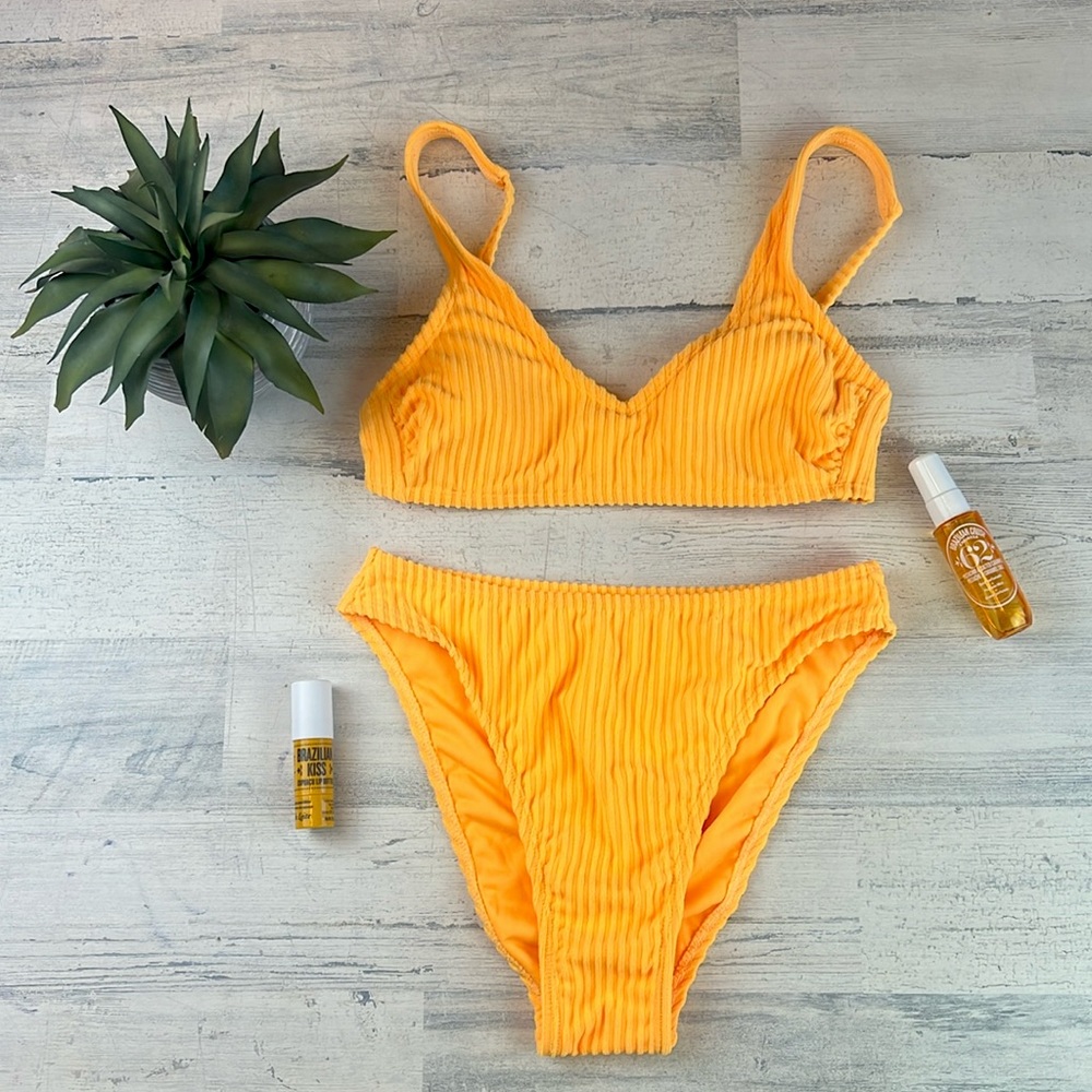 neon orange xhilaration ribbed size M